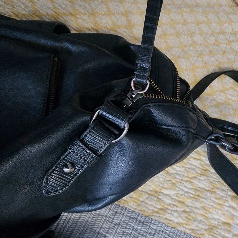 Simply Vera - Vera Wang Black Backpack Mini 🎒 in great condition🖤 - Picture 3 of 8